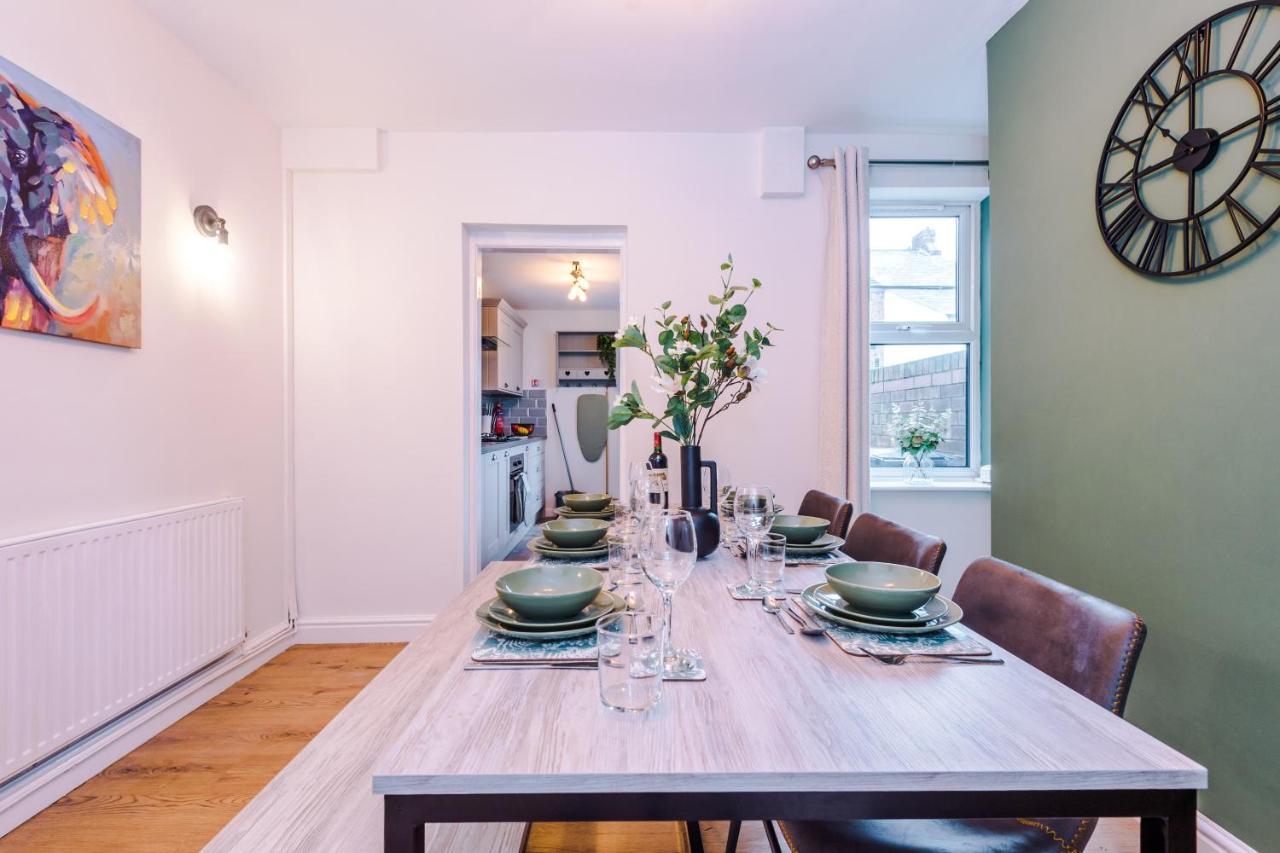 Stylish City-Centre Home: Chester Comfort for 6 Exterior photo