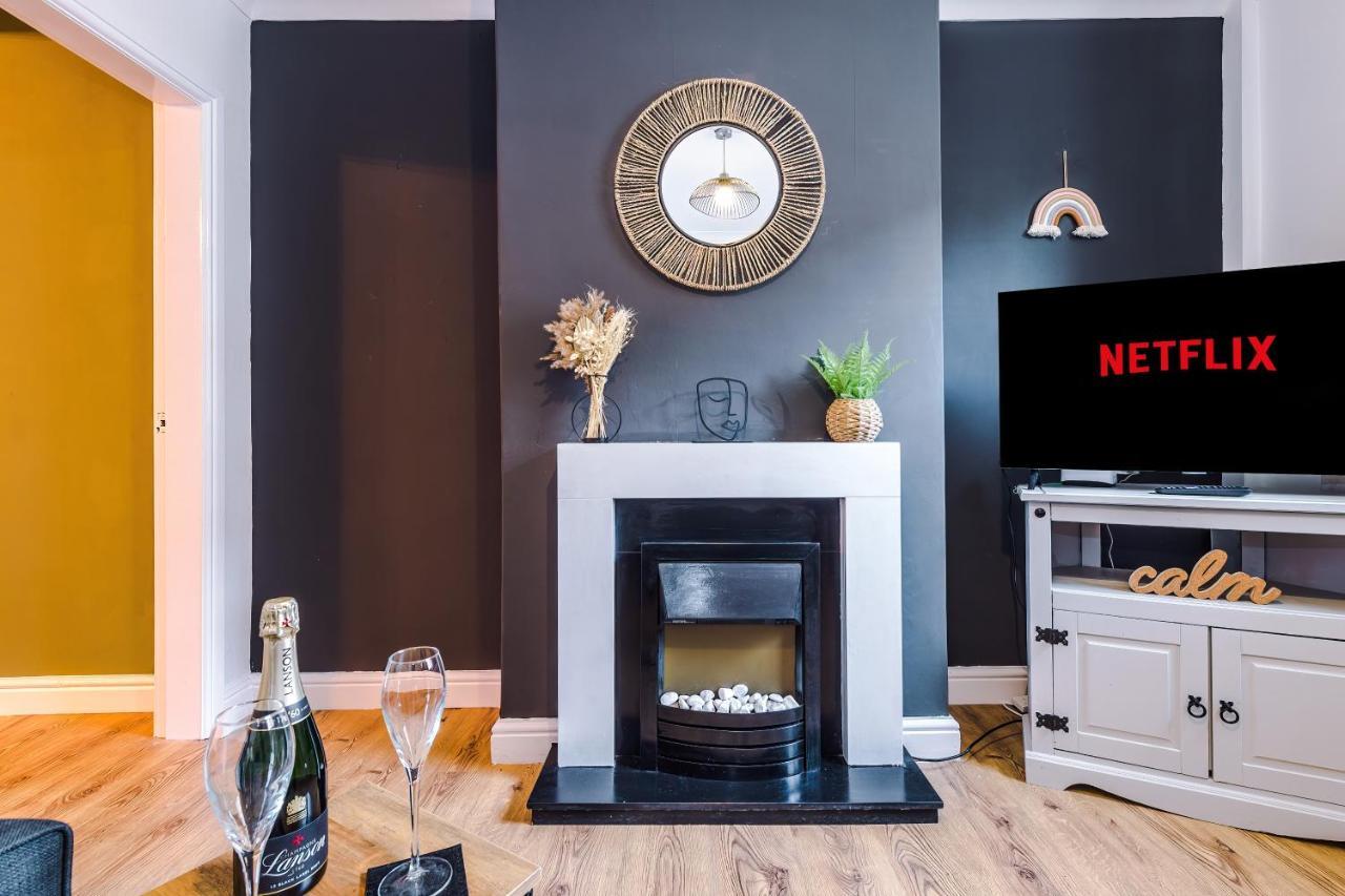 Stylish City-Centre Home: Chester Comfort for 6 Exterior photo