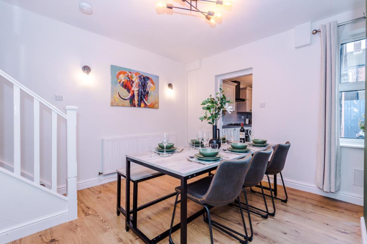 Stylish City-Centre Home: Chester Comfort for 6 Exterior photo