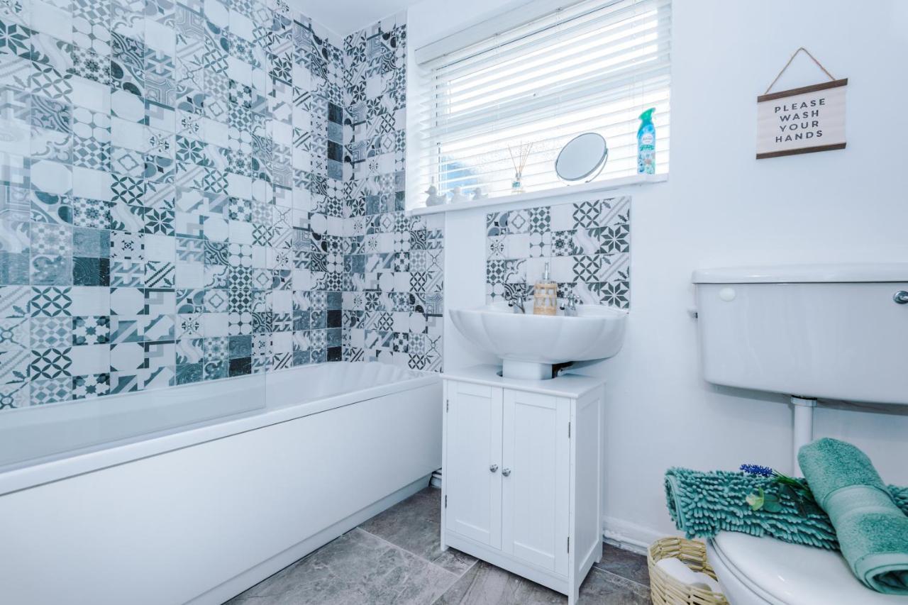Stylish City-Centre Home: Chester Comfort for 6 Exterior photo