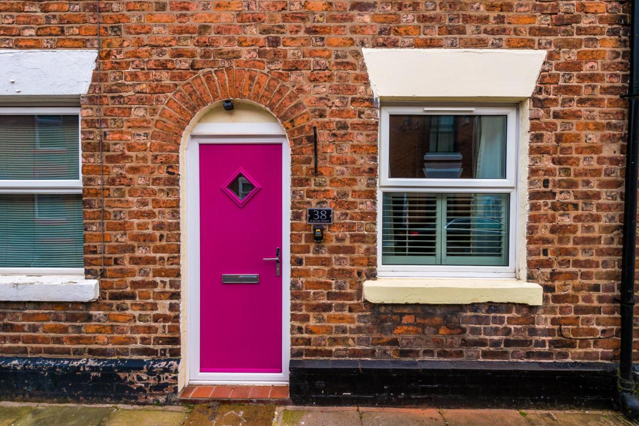 Stylish City-Centre Home: Chester Comfort for 6 Exterior photo