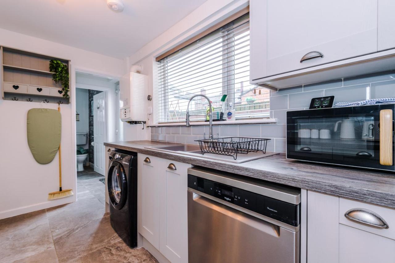 Stylish City-Centre Home: Chester Comfort for 6 Exterior photo