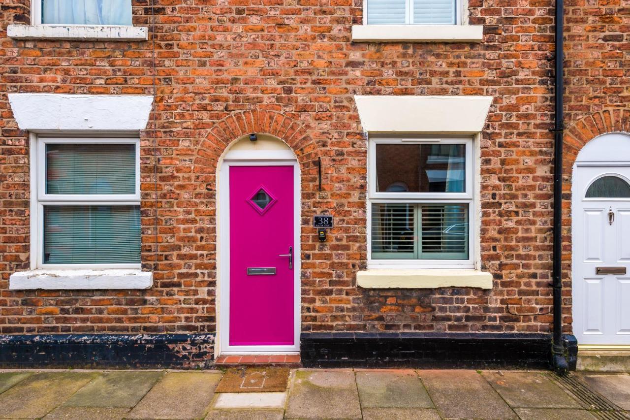 Stylish City-Centre Home: Chester Comfort for 6 Exterior photo